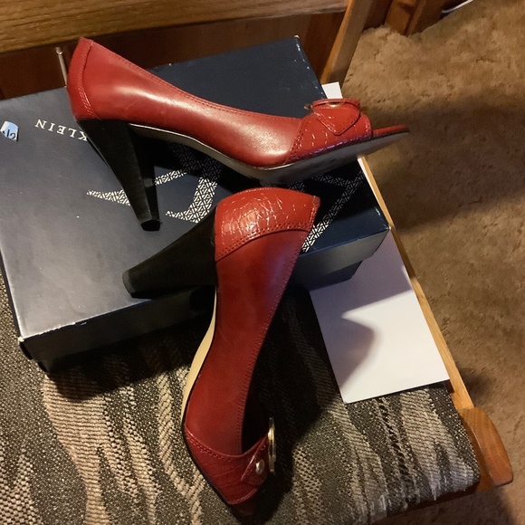 *3 for $20*  Anne Klein red sz 6.5 - Picture 3 of 5